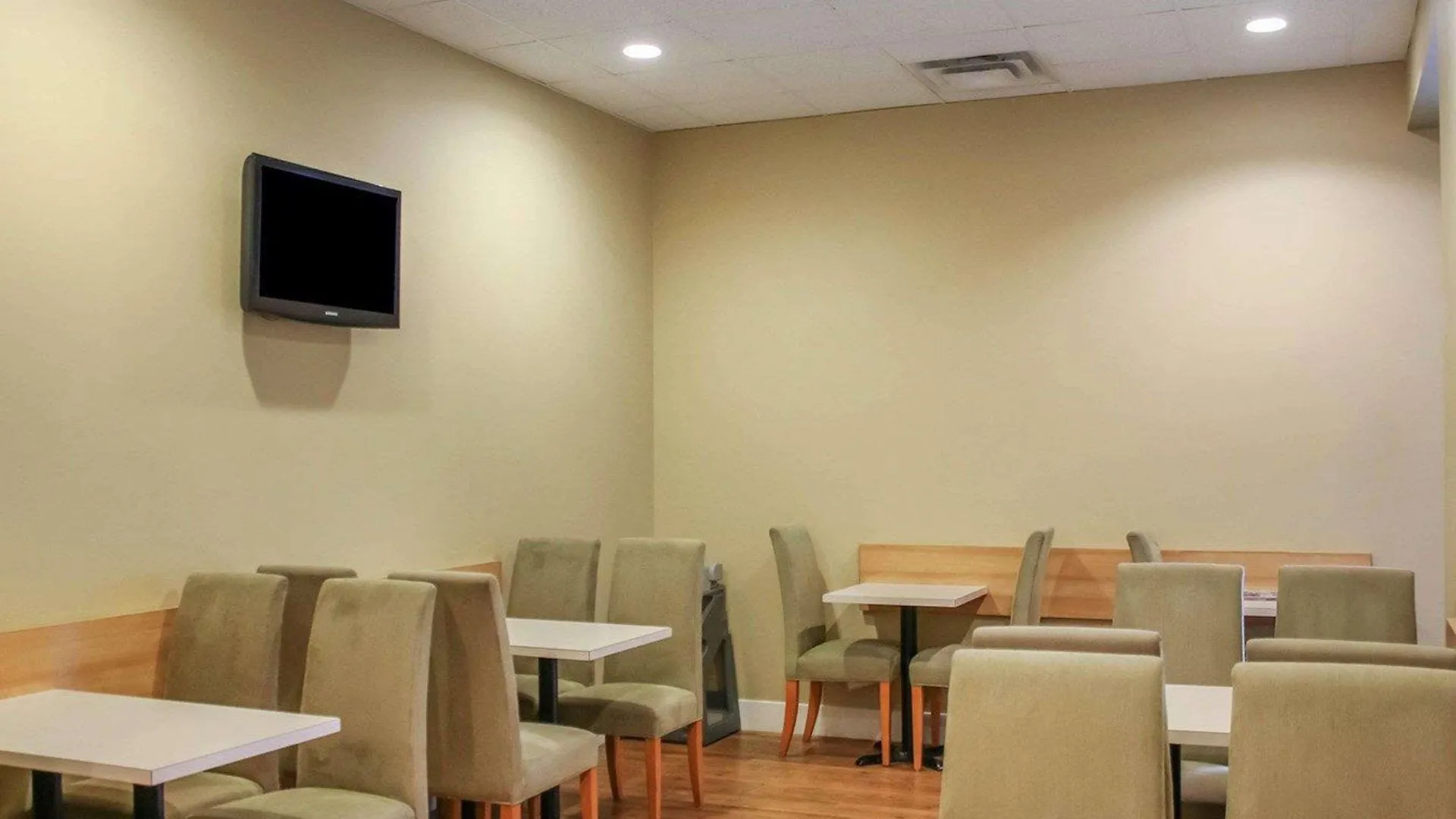 Econo Lodge Winnipeg Canada