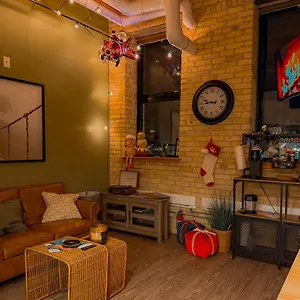 Heart Of The City: Cozy 2-bed Loft Apartment